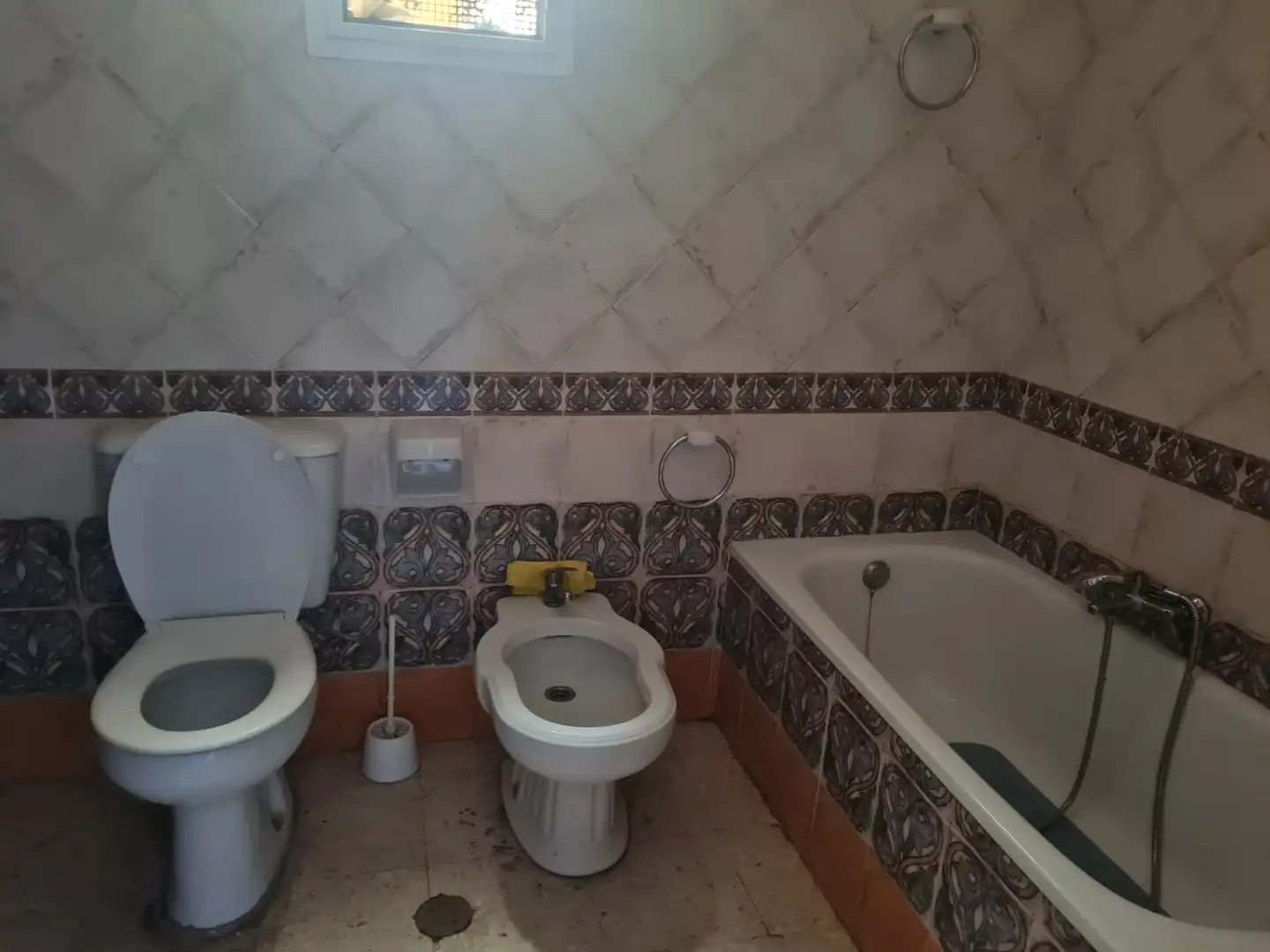 Baño de Piso en venta en Cantillana con Terraza y Balcón