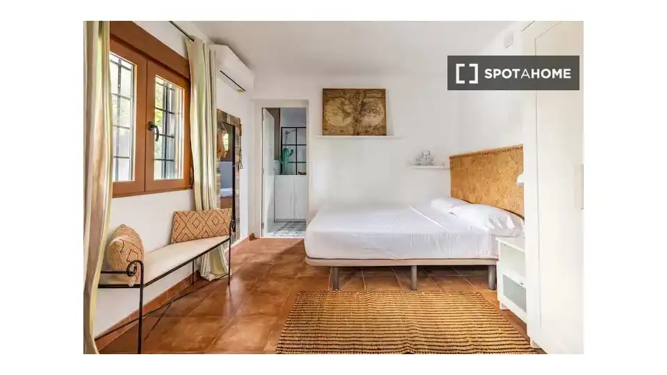 Bedroom of Flat for rent in Torrent  with Air Conditioner, Heating and Furnished
