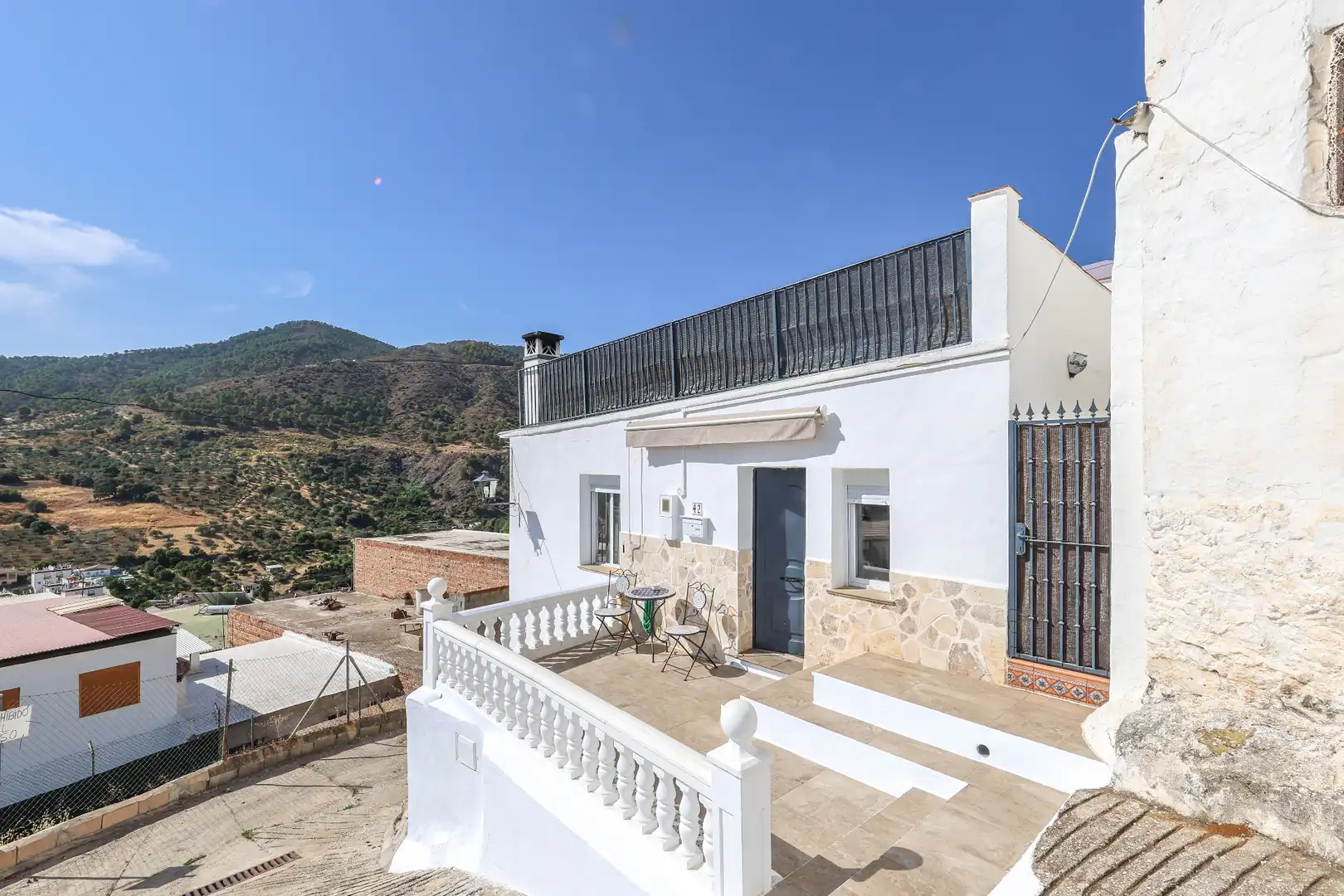 Vista exterior de Casa adosada en venta en Tolox con Terraza y Amueblado
