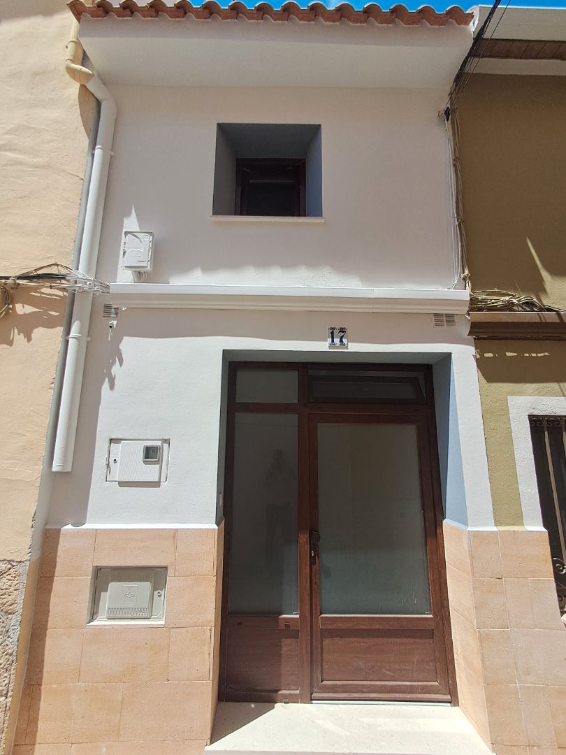 Vista exterior de Casa adosada en venda en La Nucia amb Aire condicionat, Calefacció i Moblat