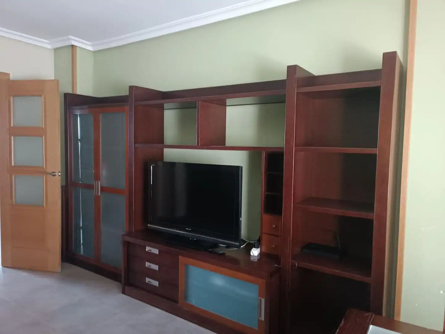 Sala d'estar de Pis de lloguer en Jaén amb Aire condicionat, Moblat i Balcó