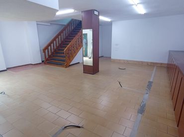 Locale commerciale in affitto a Calle de Camilo Alonso Vega
