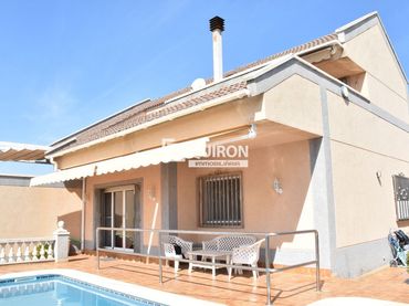 Xalet amb piscina en venda a Bellamar