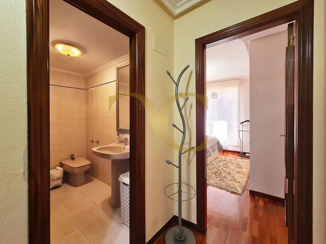 Bathroom of Apartments for sale in Oviedo   with Heating and Furnished
