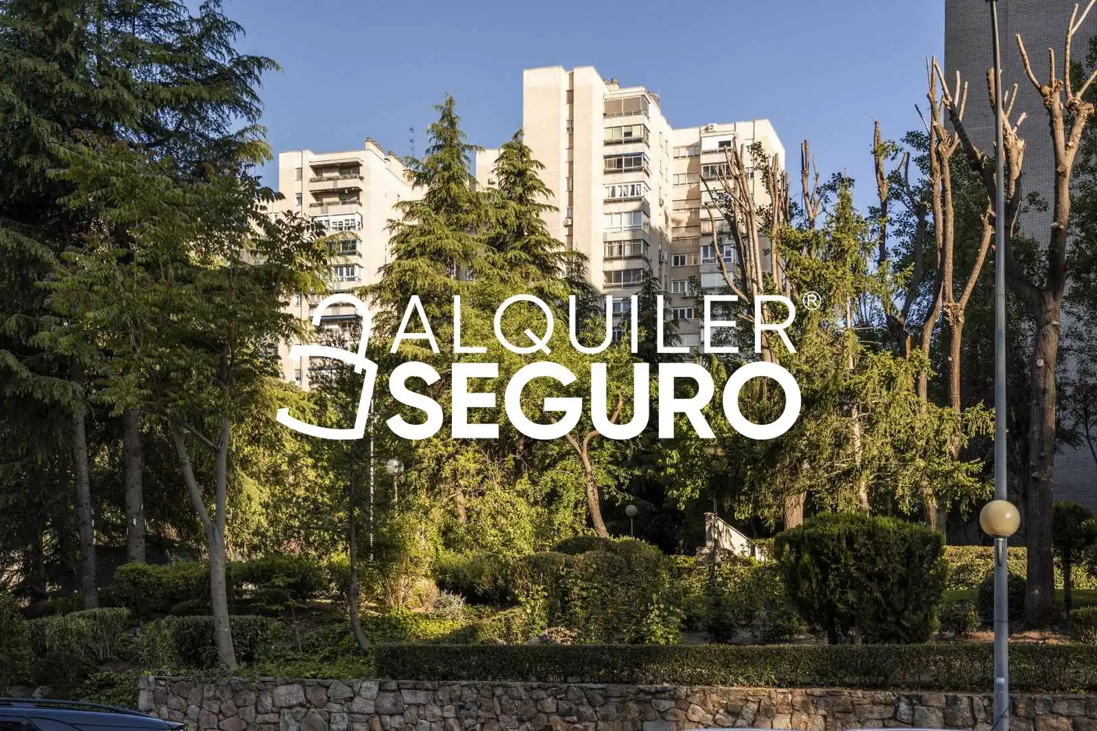 Vista exterior de Estudi de lloguer en Madrid amb Aire condicionat i Piscina