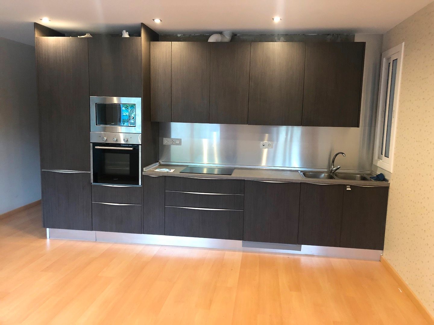 Cuina de Pis de lloguer en Badalona amb Parquet, Terrassa i Forn