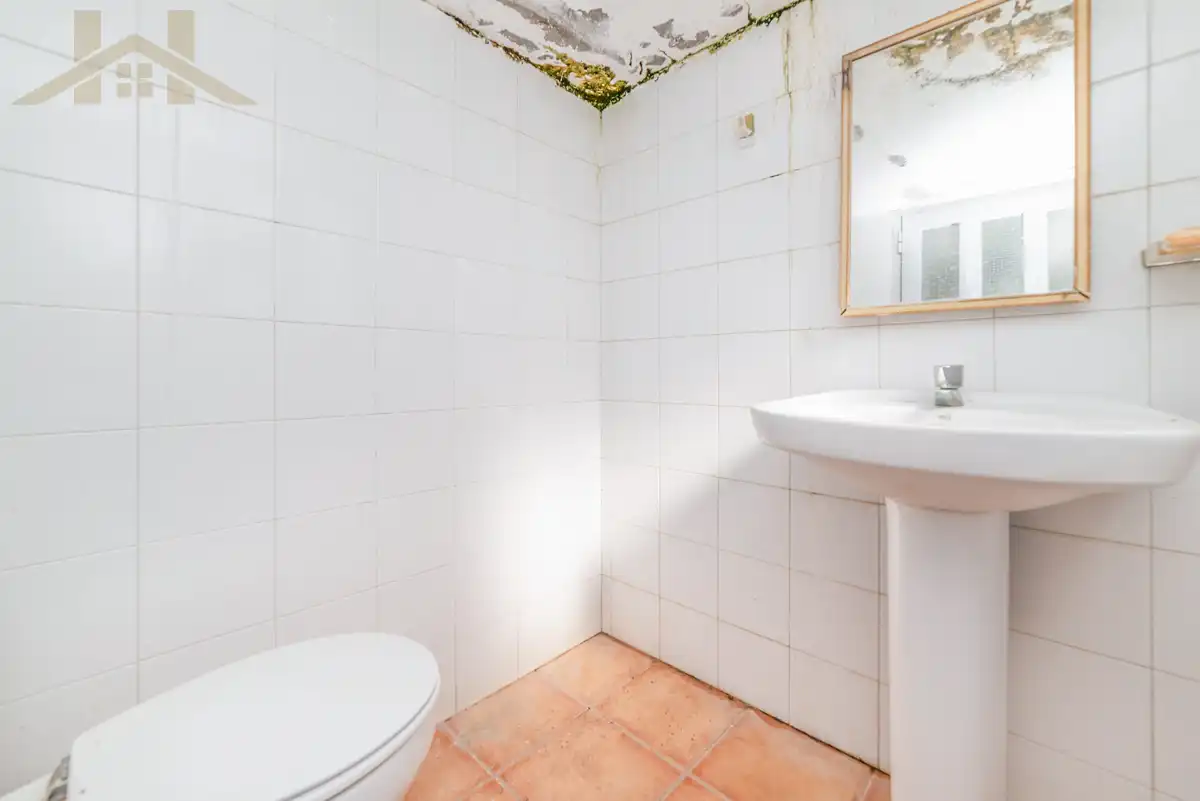 Bany de Casa o xalet en venda en Miraflores de la Sierra amb Calefacció, Jardí privat i Terrassa