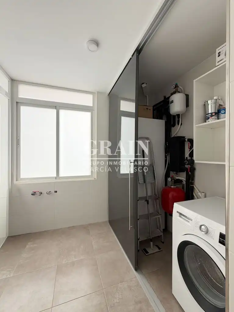 Badezimmer von Dachboden zur Miete in Albacete mit Heizung, Terrasse und Balkon
