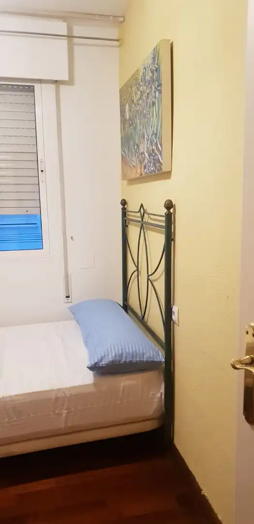 Habitación de Piso de alquiler en Sevilla con Aire acondicionado, Amueblado y Horno