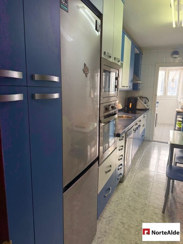 Cuina de Pis en venda en Barakaldo  amb Calefacció, Jardí privat i Traster