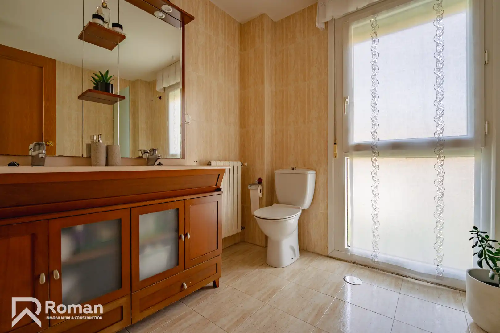 Baño de Casa adosada en venta en Ezcabarte con Calefacción, Parquet y Terraza