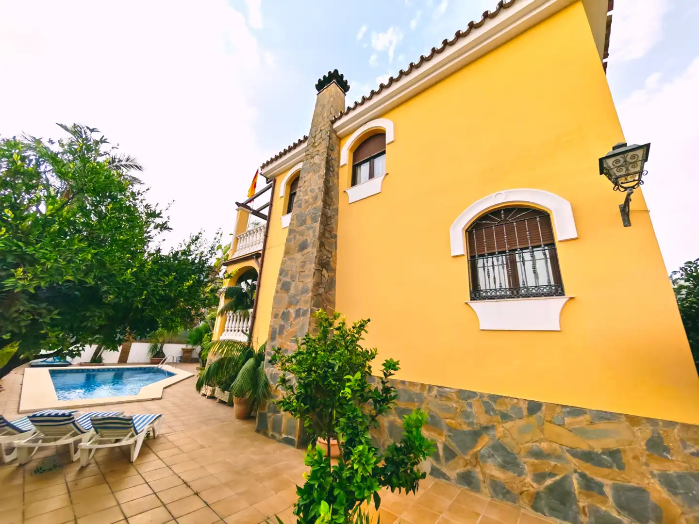 Vista exterior de Casa o chalet en venta en Alhaurín de la Torre con Aire acondicionado, Calefacción y Jardín privado