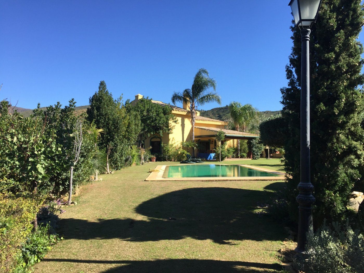 Jardín de Finca rústica en venta en Ojén con Aire acondicionado, Calefacción y Jardín privado