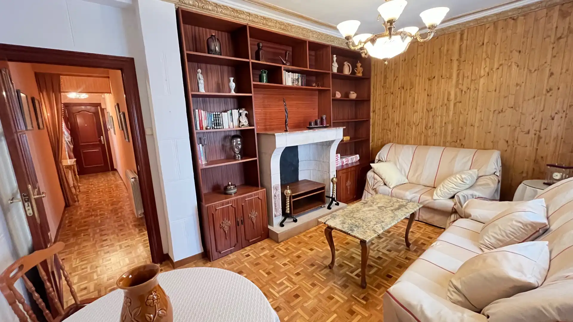 Sala d'estar de Pis en venda en Valladolid amb Calefacció, Parquet i Moblat