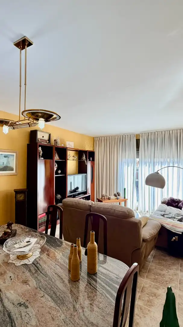 Sala de estar de Casa adosada en venta en Palau-saverdera con Aire acondicionado, Calefacción y Jardín privado