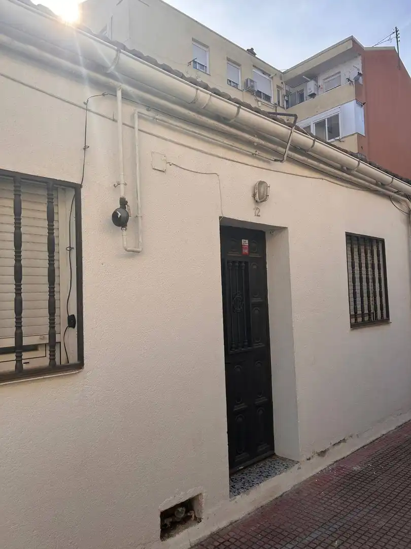 Vista exterior de Casa adosada en venta en Madrid con Calefacción y Amueblado