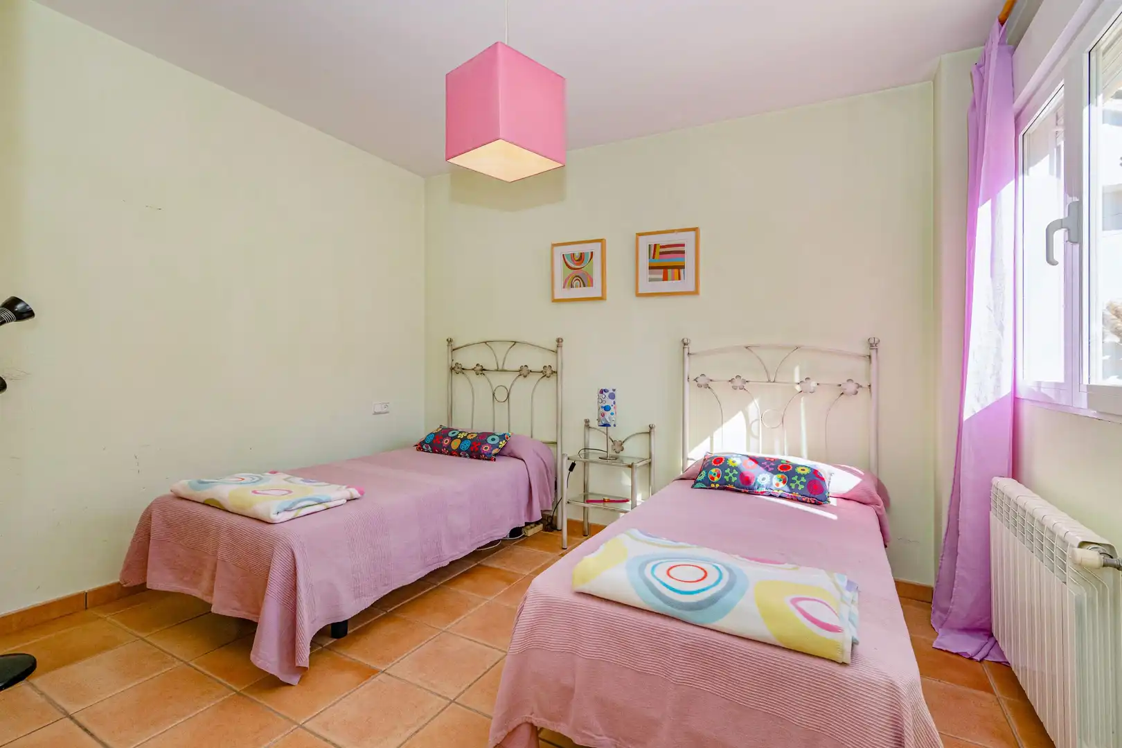 Dormitori de Casa o xalet en venda en La Zubia amb Calefacció i Jardí privat