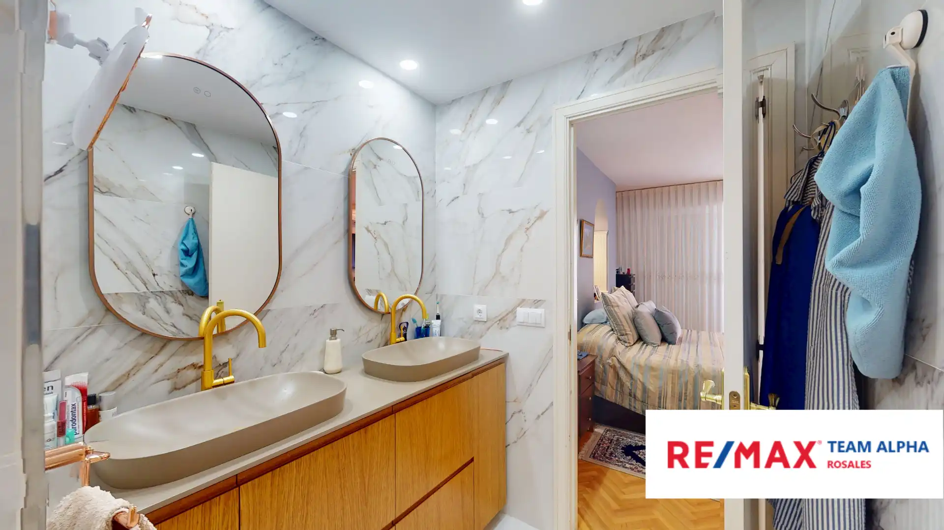 Baño de Casa adosada en venta en Madrid con Aire acondicionado, Calefacción y Jardín privado