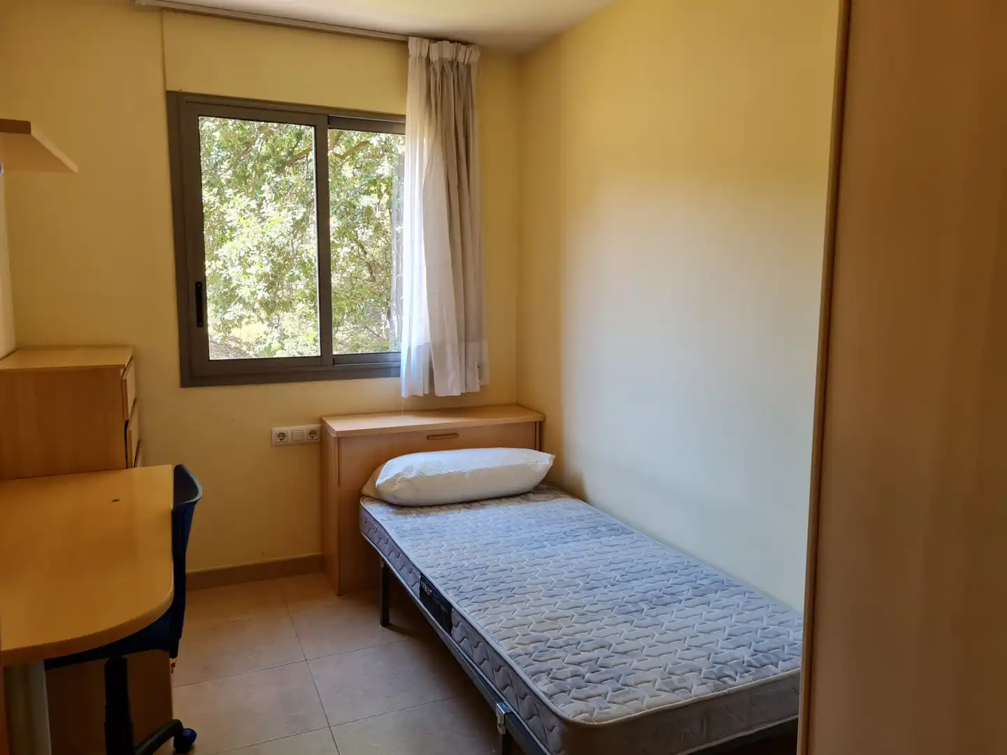 Habitación de Piso de alquiler en Girona con Calefacción, Amueblado y Horno