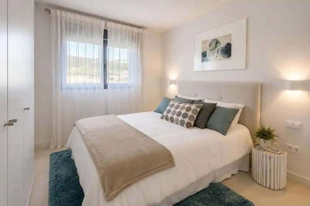 Dormitori de Apartament de lloguer en Estepona amb Aire condicionat, Terrassa i Traster