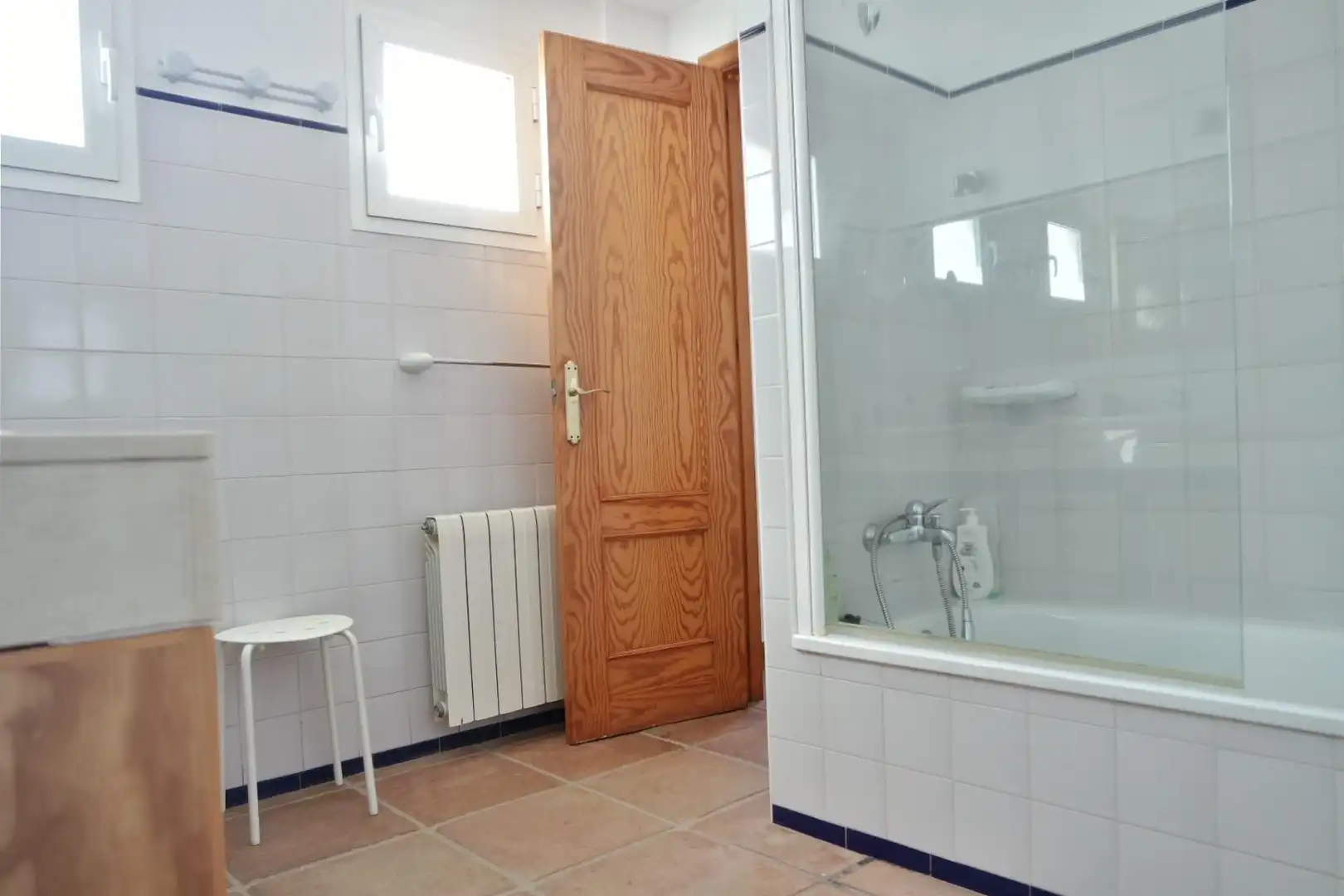 Badezimmer von Haus zum Verkauf in Sanlúcar de Barrameda mit Klimaanlage, Heizung und Privatgarten