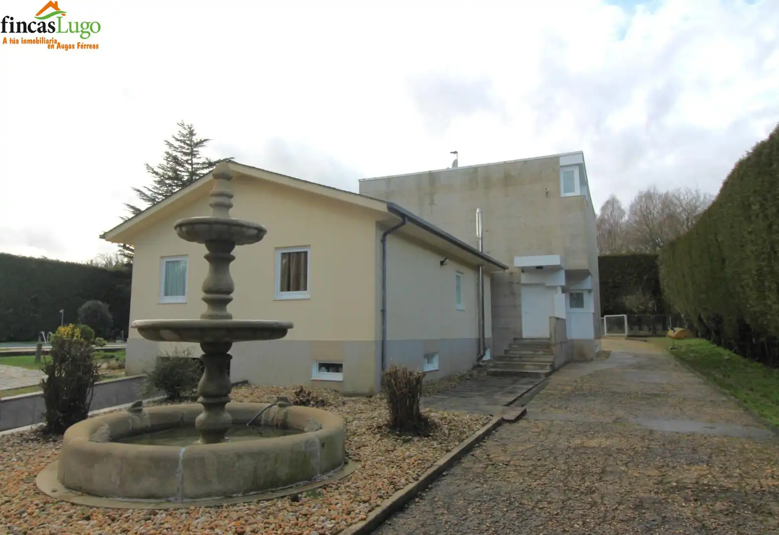 Vista exterior de Casa o chalet en venta en Guntín con Calefacción, Jardín privado y Terraza