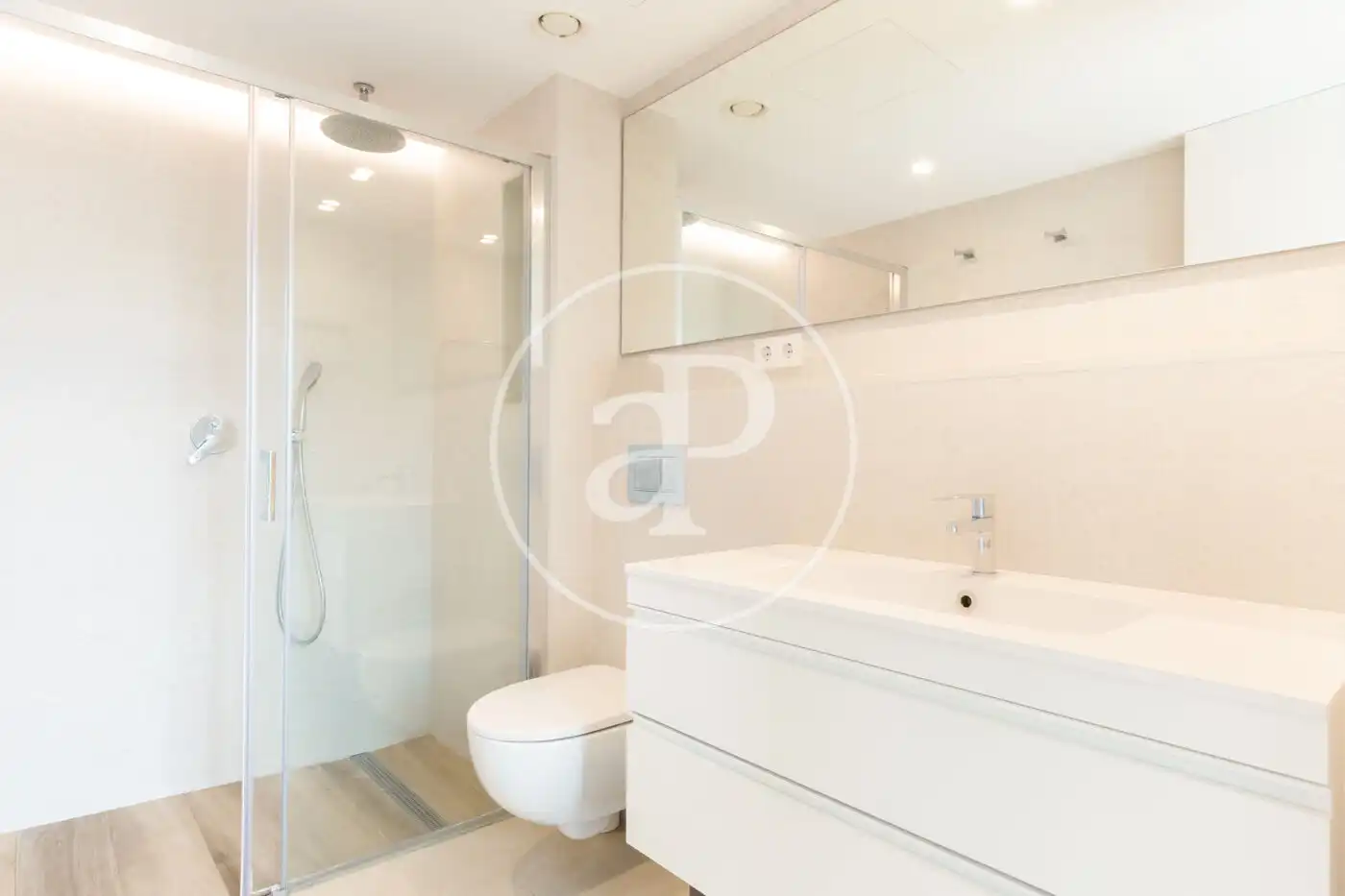 Bathroom of Attic for rent in Valencia  with Air Conditioner, Heating and Terrace