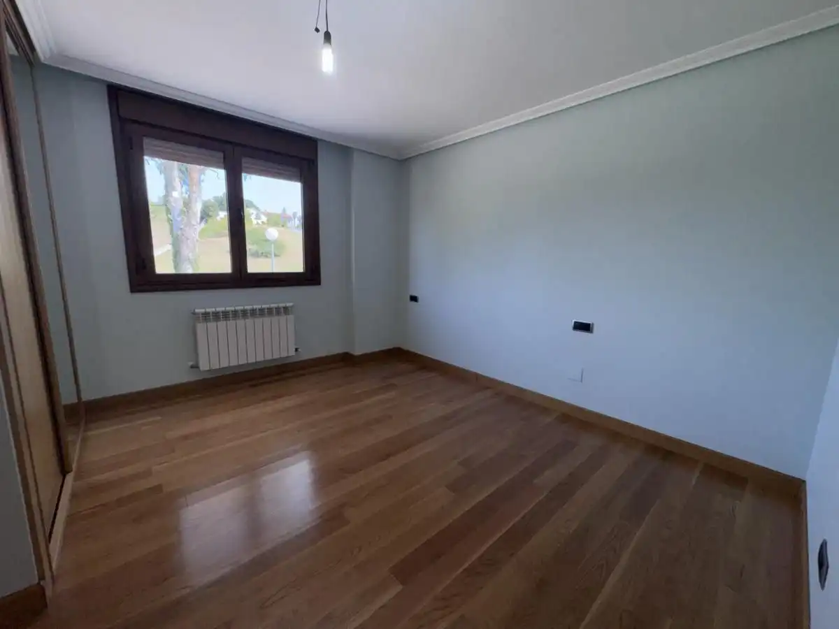 Dormitori de Casa o xalet en venda en Siero amb Calefacció, Jardí privat i Terrassa