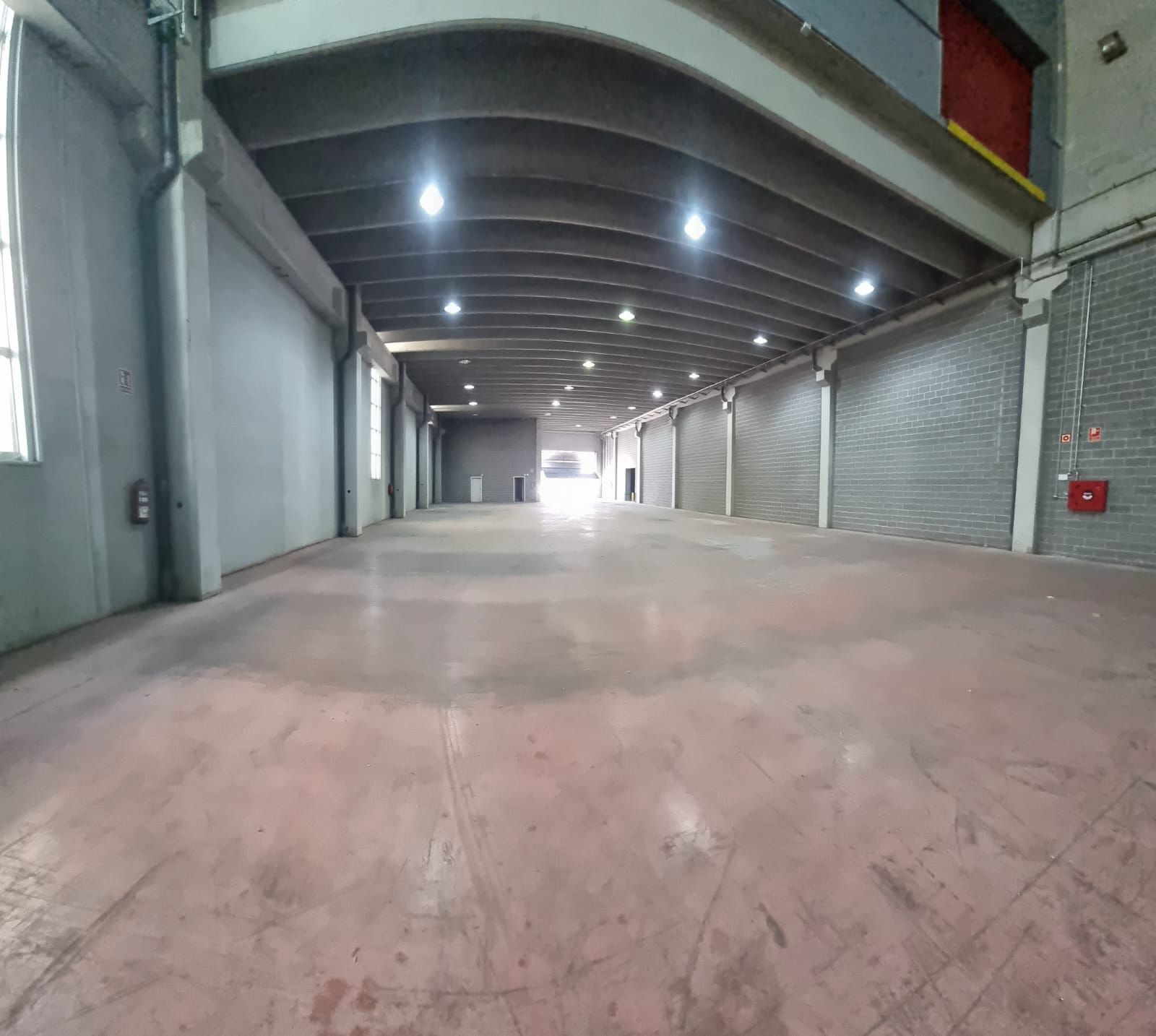 Nau industrial de lloguer a Vinyets - Molí Vell