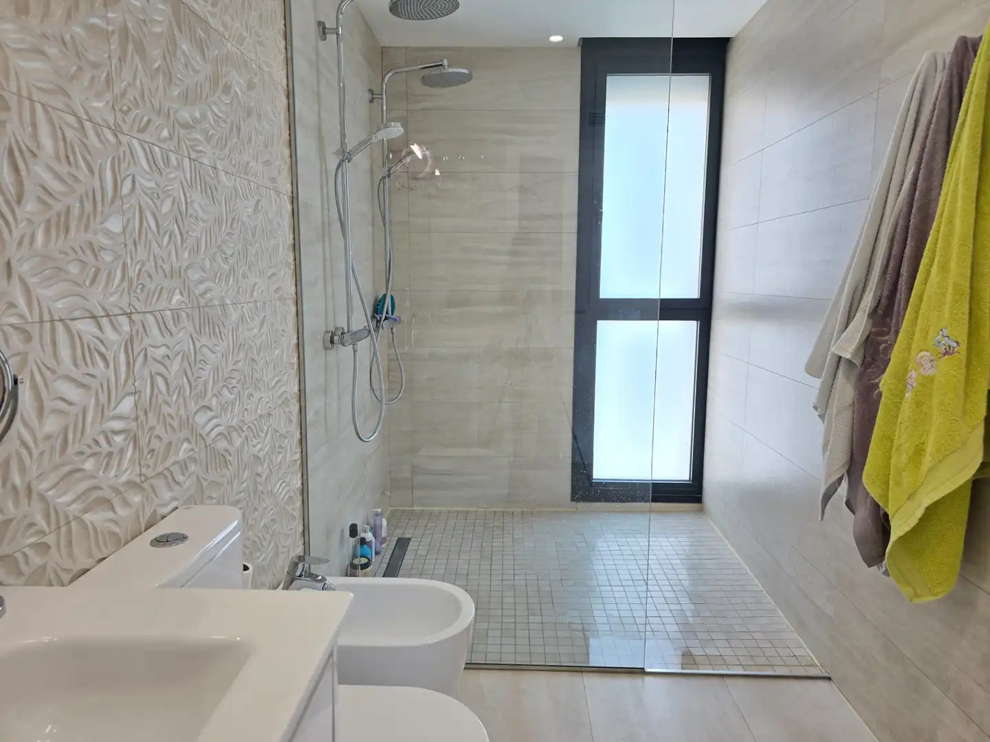Badezimmer von Einfamilien-Reihenhaus zum Verkauf in Sabadell mit Terrasse und Schwimmbad