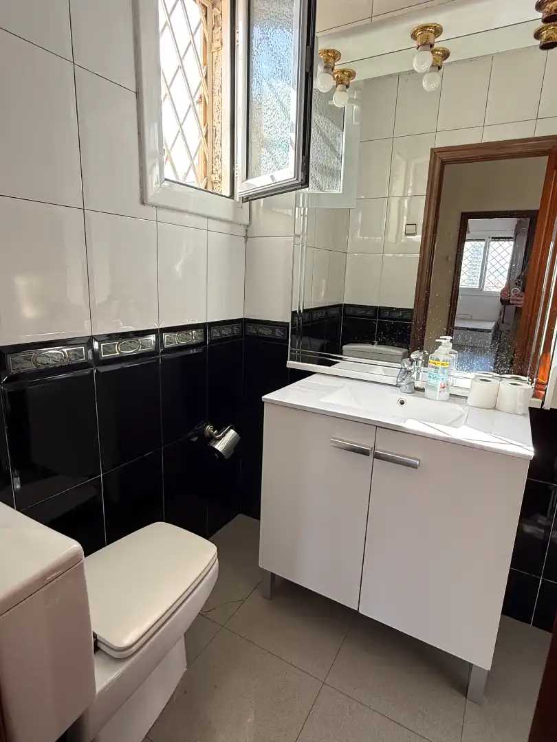 Badezimmer von Dachboden zum Verkauf in Barcelona mit Heizung, Terrasse und Balkon