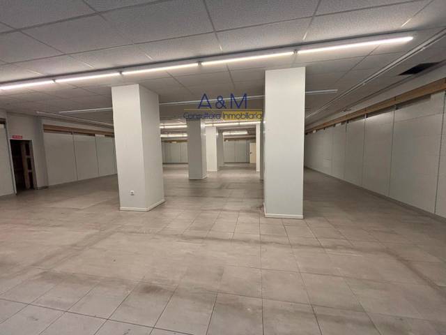 Local comercial en Alquiler en Calle Cigueña en Pajarillos Bajos