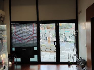 Local comercial en alquiler en D'ESPLUGUES 131