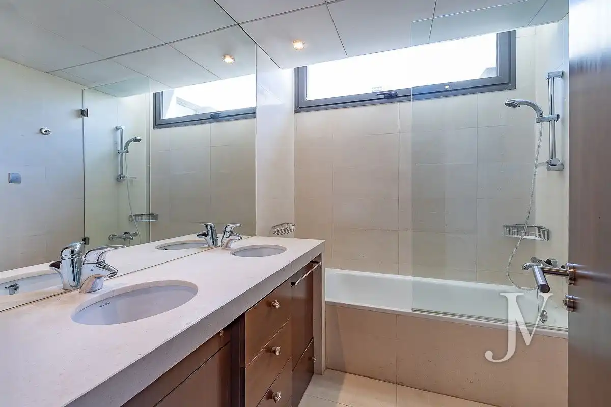 Baño de Casa o chalet en venta en Madrid con Aire acondicionado, Calefacción y Jardín privado