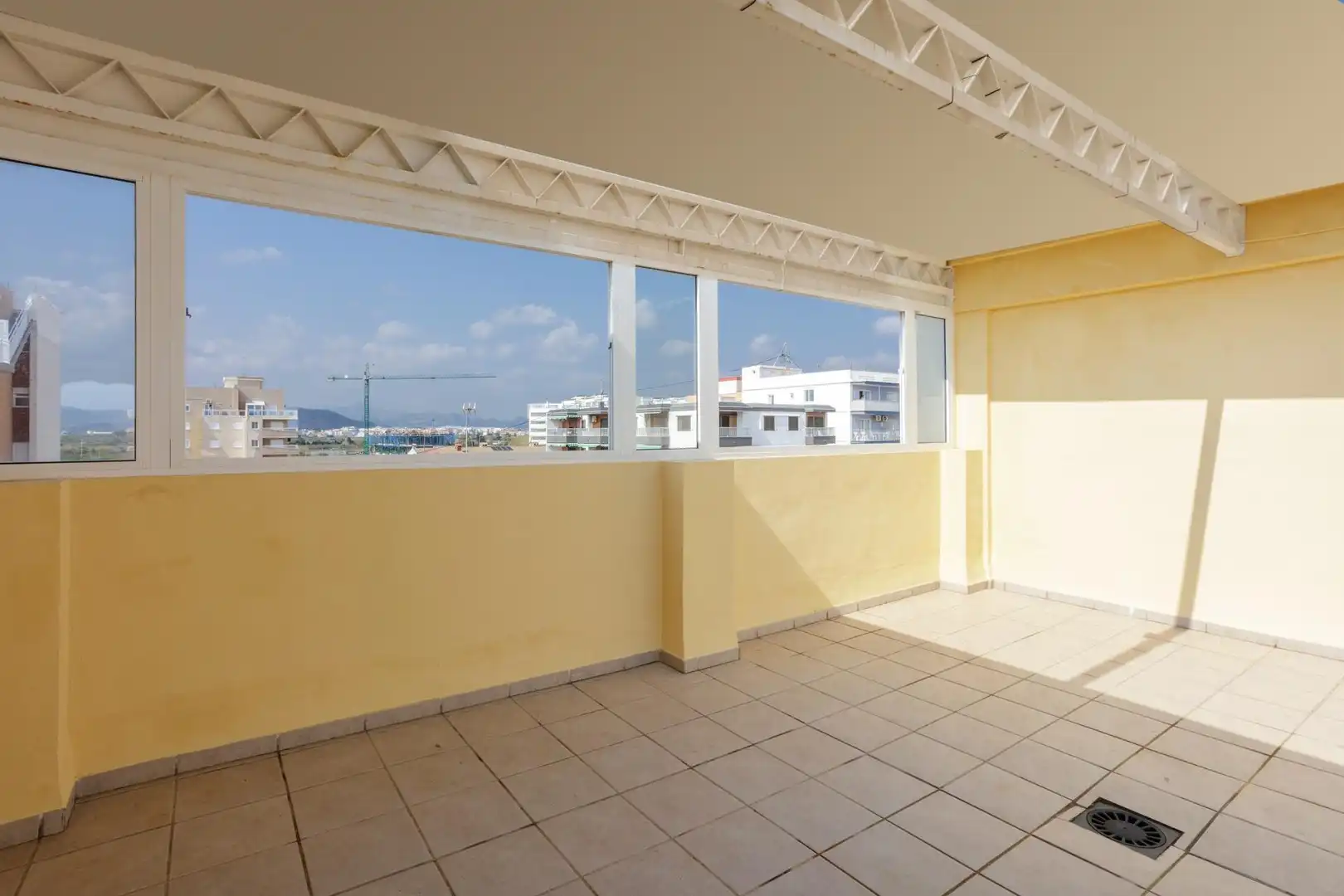 Terraza de Ático en venta en Piles con Aire acondicionado, Calefacción y Jardín privado