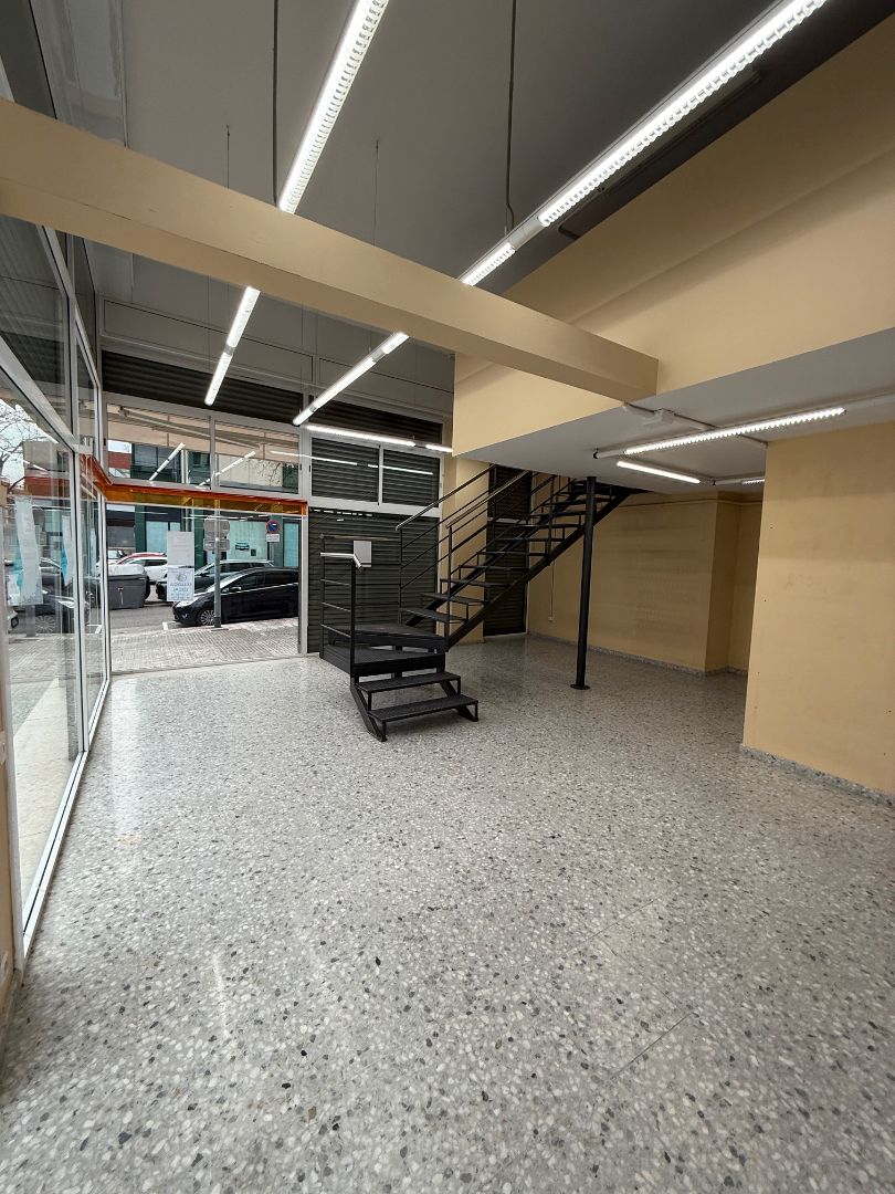 Local de lloguer en Terrassa amb Aire condicionat i Alarma