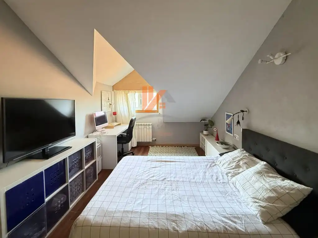 Schlafzimmer von Maisonette zum Verkauf in Ames mit Möbliert