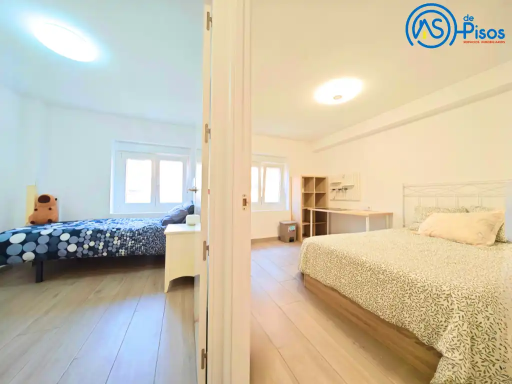 Bedroom of Flat for rent in Zaragoza  with Air Conditioner, Heating and Parquet flooring