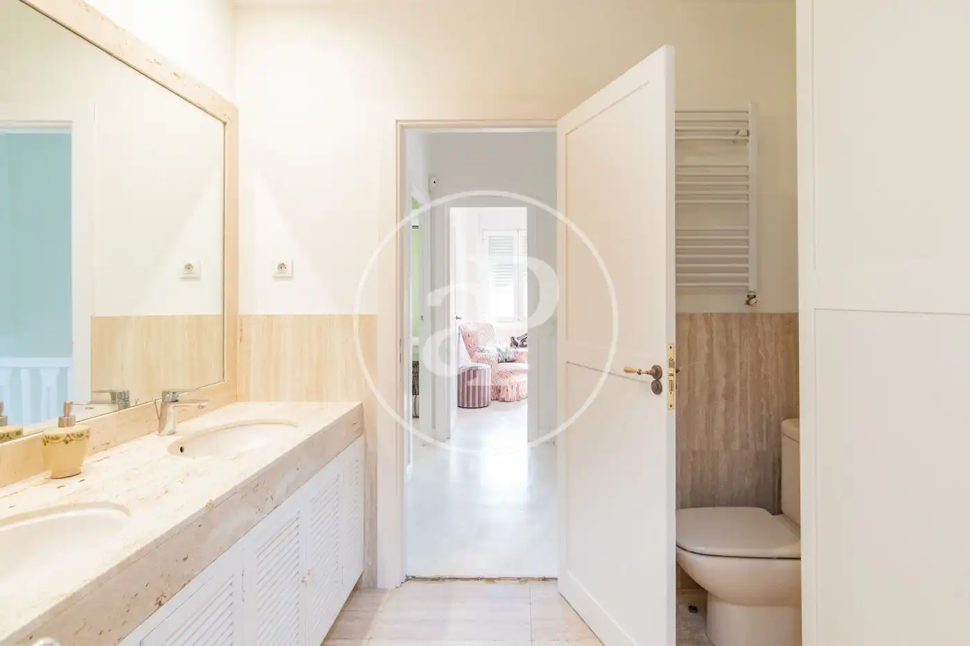 Bany de Casa o xalet de lloguer en Madrid amb Aire condicionat, Calefacció i Jardí privat