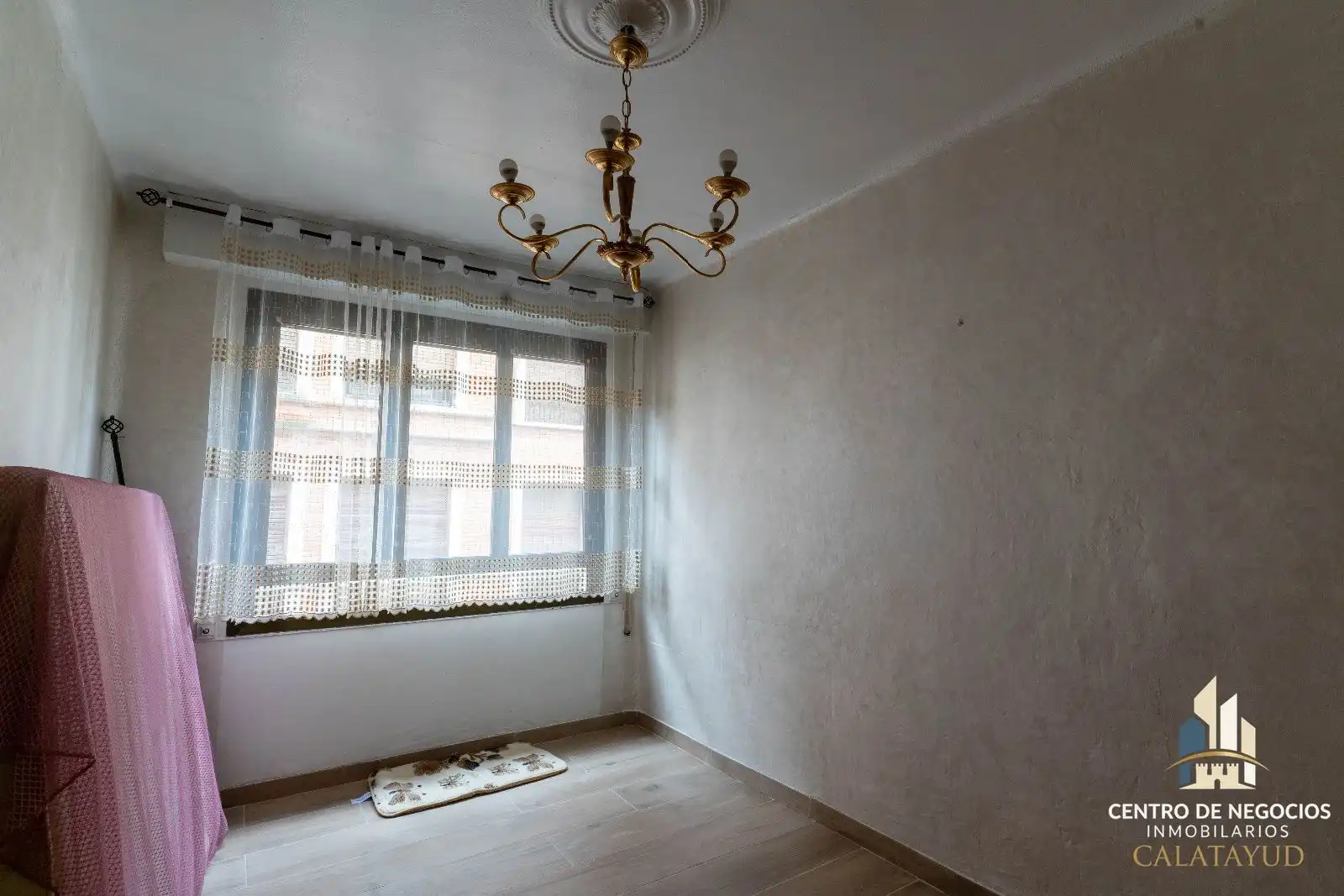 Sala d'estar de Pis en venda en Calatayud amb Calefacció, Parquet i Moblat