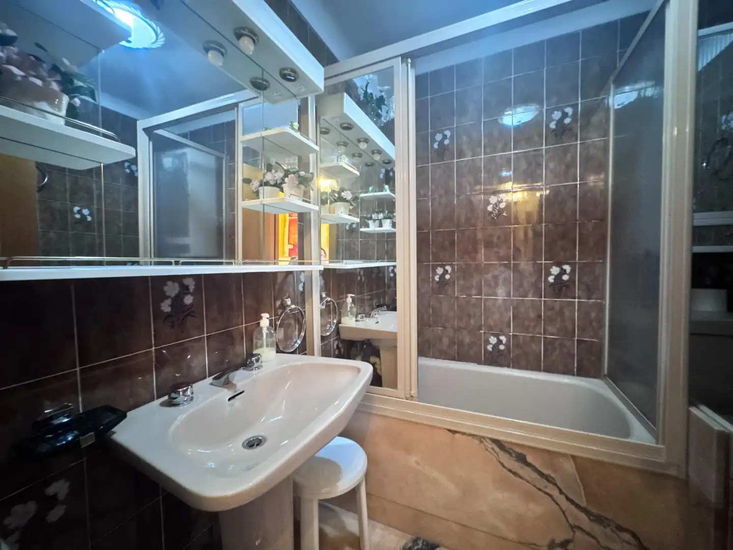 Baño de Piso en venta en Oviedo  con Terraza