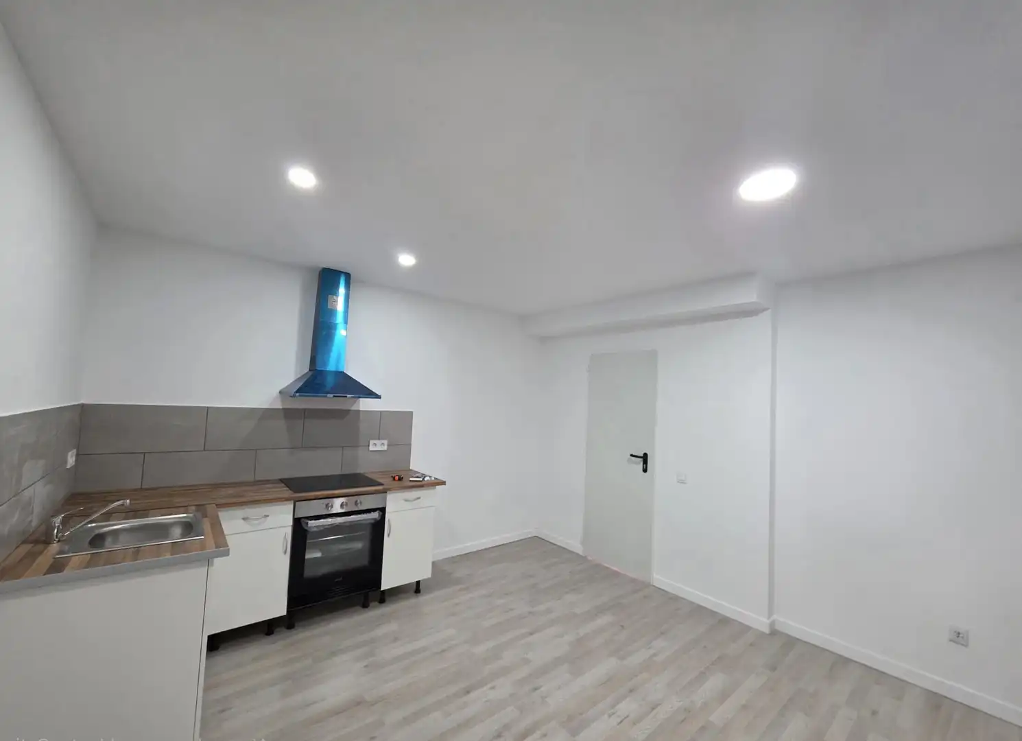 Küche von Erdgeschoss zum Verkauf in Cornellà de Llobregat