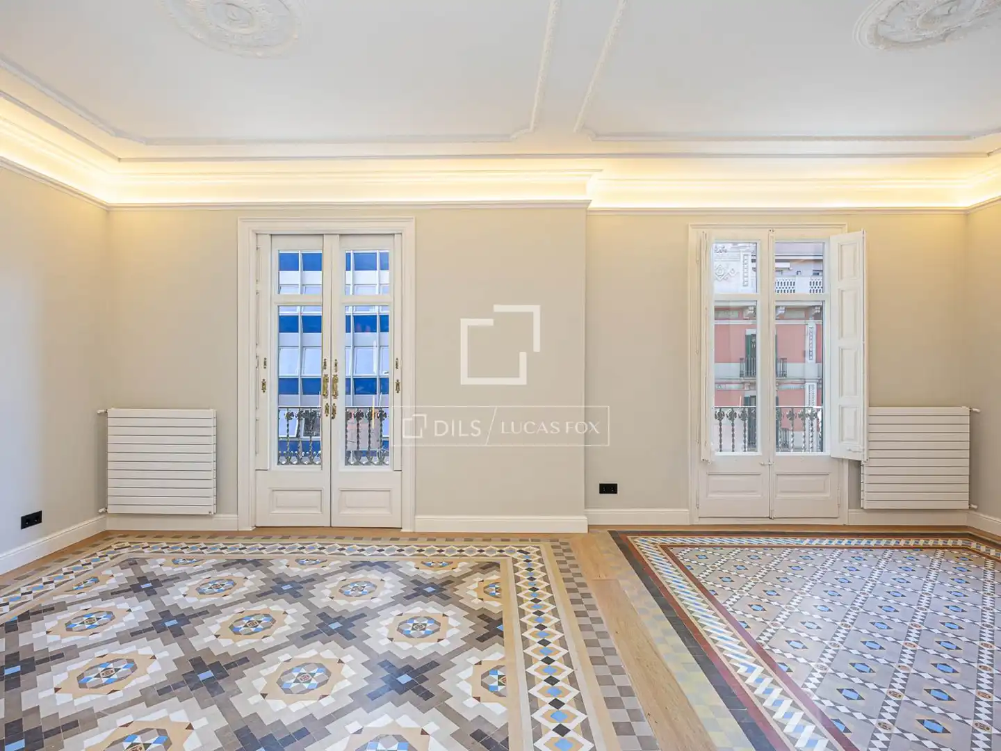 Wohnung zum Verkauf in Barcelona mit Klimaanlage, Heizung und Balkon