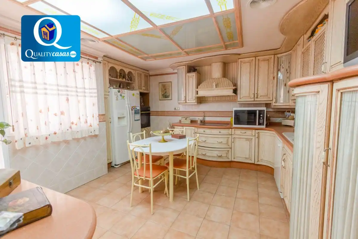 Cocina de Casa adosada en venta en Crevillent con Aire acondicionado, Terraza y Trastero