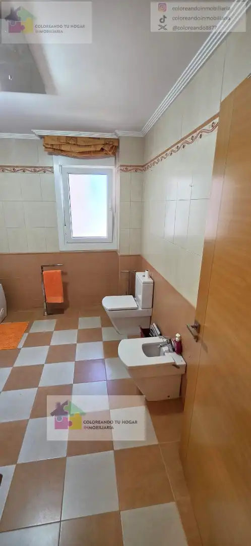 Bathroom of Houses for sale in Sariegos  with Air Conditioner, Heating and Private garden