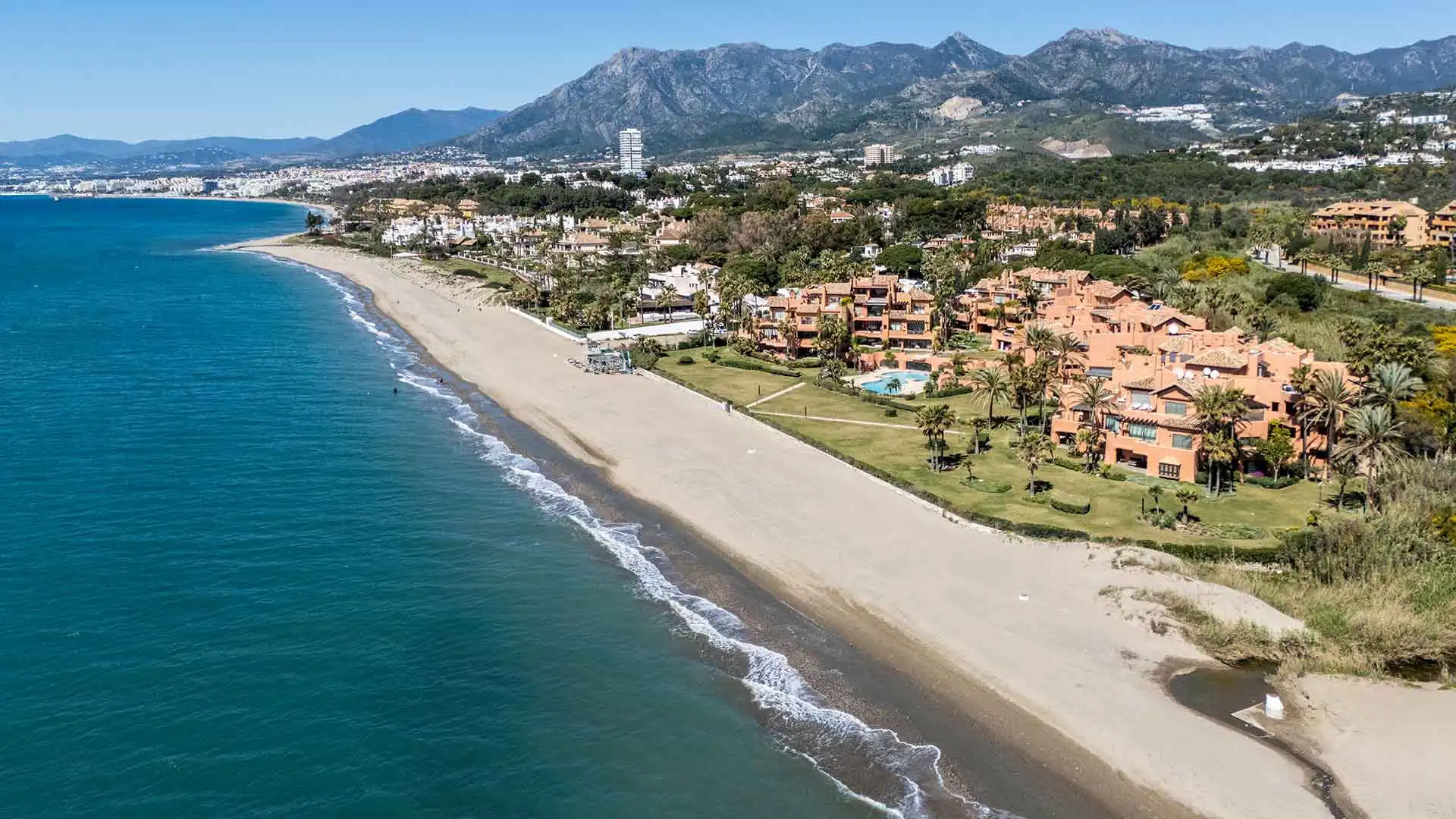 Vista exterior de Ático en venta en Marbella con Aire acondicionado, Terraza y Trastero