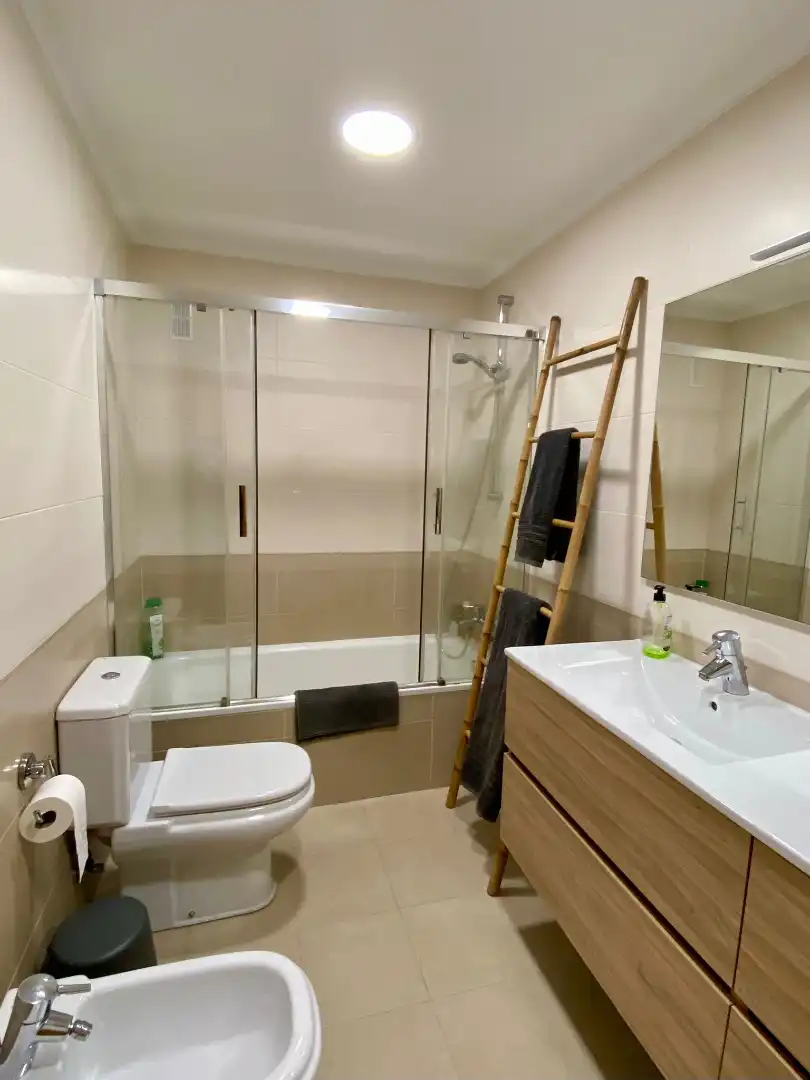 Baño de Piso de alquiler en Castro-Urdiales con Calefacción, Terraza y Amueblado