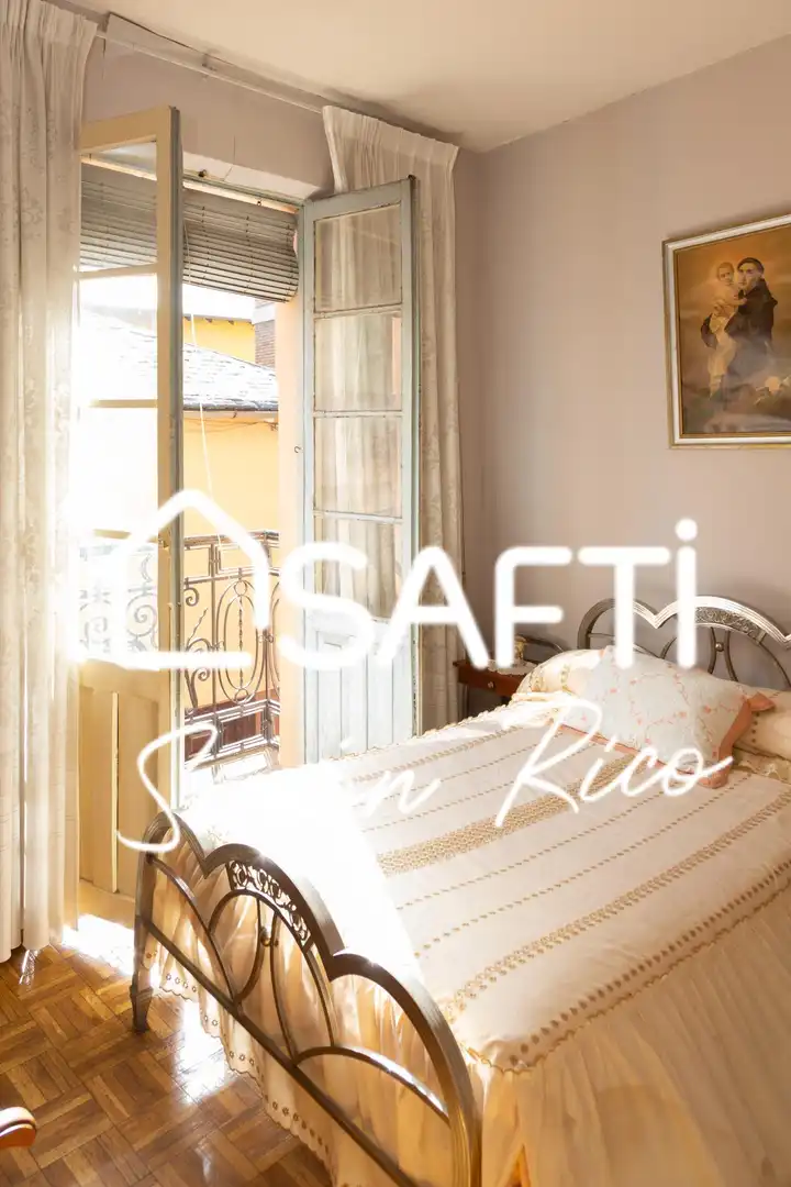 Habitación de Casa adosada en venta en Bembibre