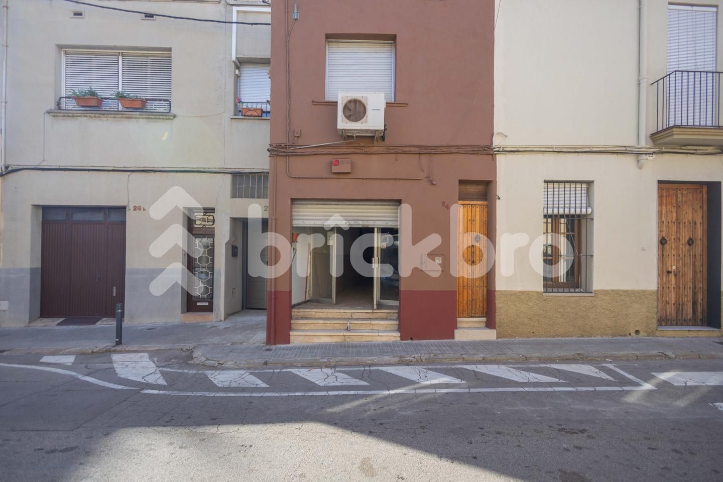 Vista exterior de Local en venda en Terrassa amb Aire condicionat