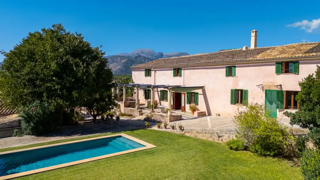 Casa rústica amb piscina en venda a Campanet